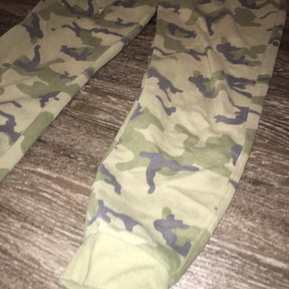 Camo Jogger Sweats - Picture 2 of 4